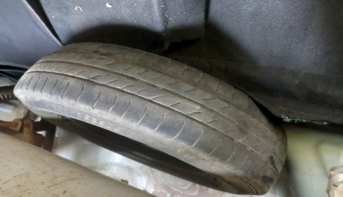 2014 Hyundai Eon ERA +, Petrol, Manual, 1,66,012 km, tyre