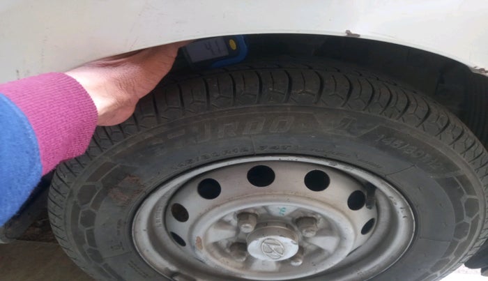 2014 Hyundai Eon ERA +, Petrol, Manual, 1,66,012 km, tyre