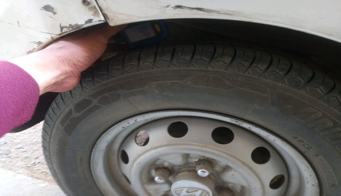 2014 Hyundai Eon ERA +, Petrol, Manual, 1,66,012 km, tyre