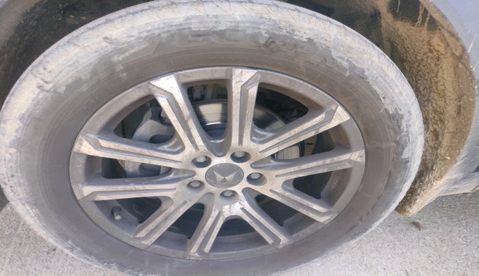 2022 Mahindra XUV700 AX 7 LUXURY D MT 7 STR, Diesel, Manual, 1,49,135 km, tyre