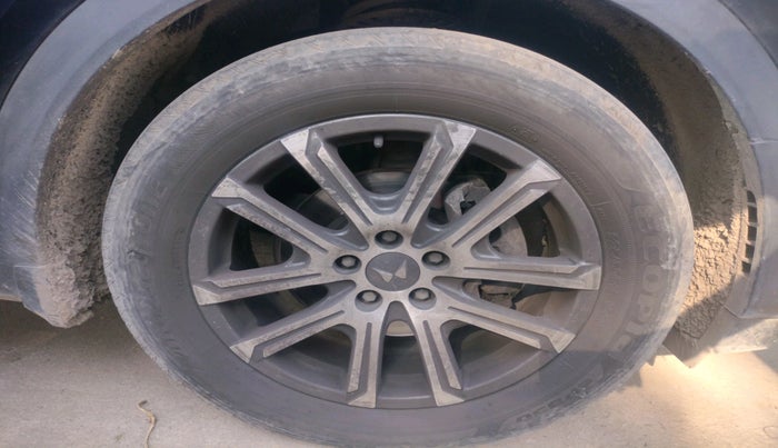 2022 Mahindra XUV700 AX 7 LUXURY D MT 7 STR, Diesel, Manual, 1,49,135 km, tyre