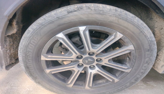 2022 Mahindra XUV700 AX 7 LUXURY D MT 7 STR, Diesel, Manual, 1,49,135 km, tyre