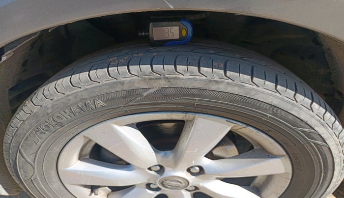 2012 Nissan Sunny XV DIESEL, Diesel, Manual, 3,07,369 km, tyre