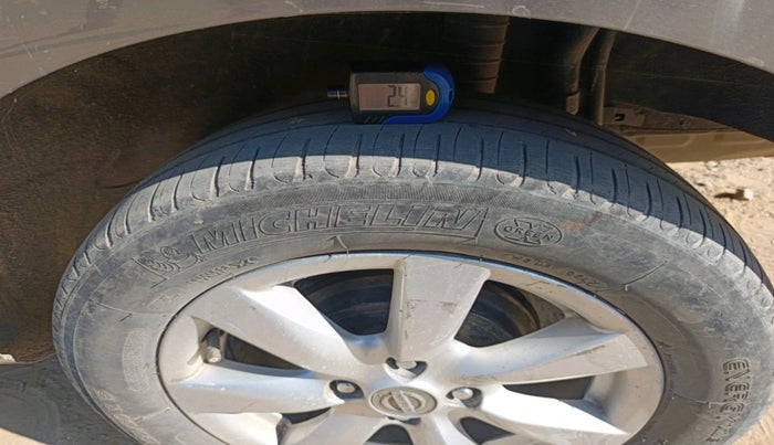 2012 Nissan Sunny XV DIESEL, Diesel, Manual, 3,07,369 km, tyre