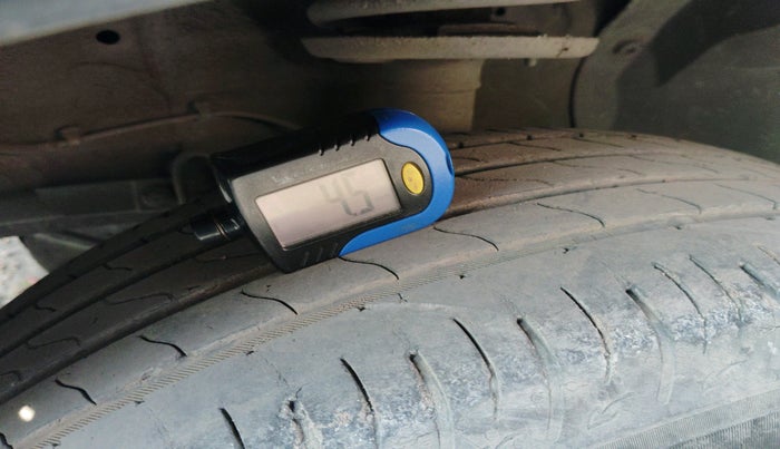 2018 Maruti Vitara Brezza ZDI, Diesel, Manual, 1,10,225 km, tyre