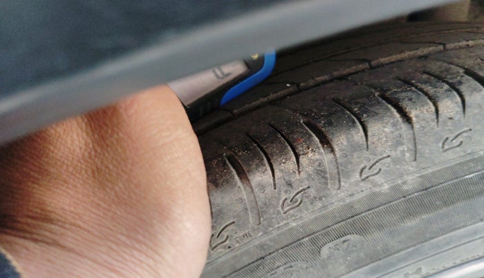 2018 Maruti Vitara Brezza ZDI, Diesel, Manual, 1,10,225 km, tyre