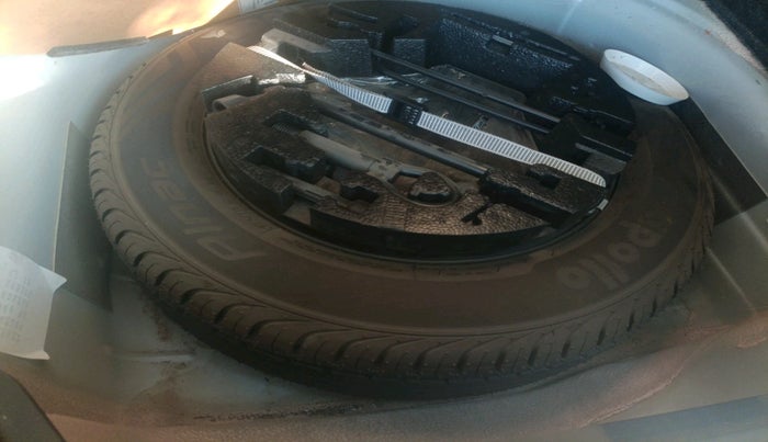 2017 Volkswagen Ameo HIGHLINE1.2L PLUS 16 ALLOY, Petrol, Manual, 70,985 km, tyre