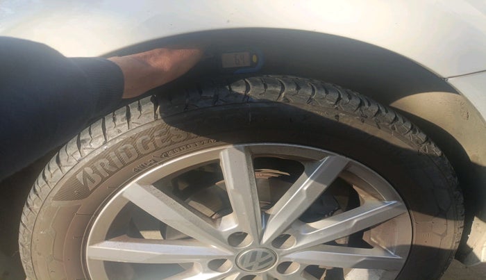 2017 Volkswagen Ameo HIGHLINE1.2L PLUS 16 ALLOY, Petrol, Manual, 70,985 km, tyre