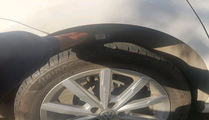 2017 Volkswagen Ameo HIGHLINE1.2L PLUS 16 ALLOY, Petrol, Manual, 70,985 km, tyre