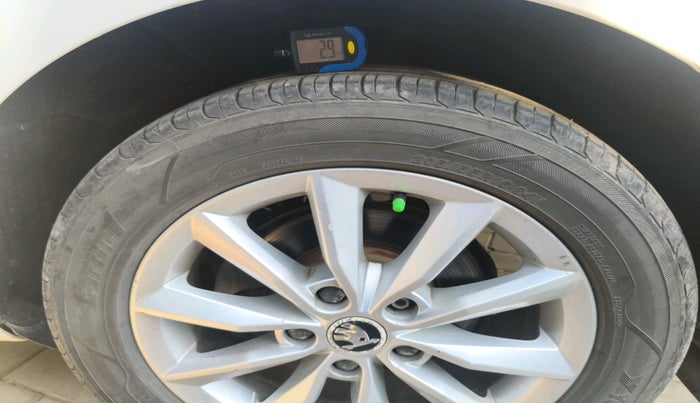 2017 Skoda Octavia STYLE PLUS AT 1.8 TSI, Petrol, Automatic, 81,875 km, tyre