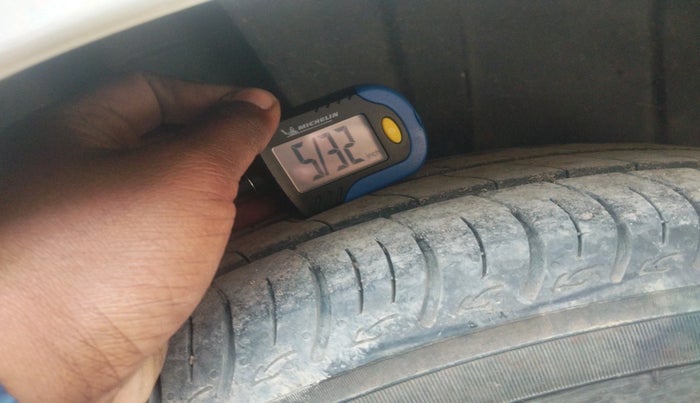 2020 Maruti Ertiga ZXI+ SHVS, Petrol, Manual, 1,37,767 km, tyre