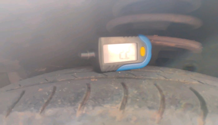 2011 Maruti Swift VDI, Diesel, Manual, 1,49,447 km, tyre