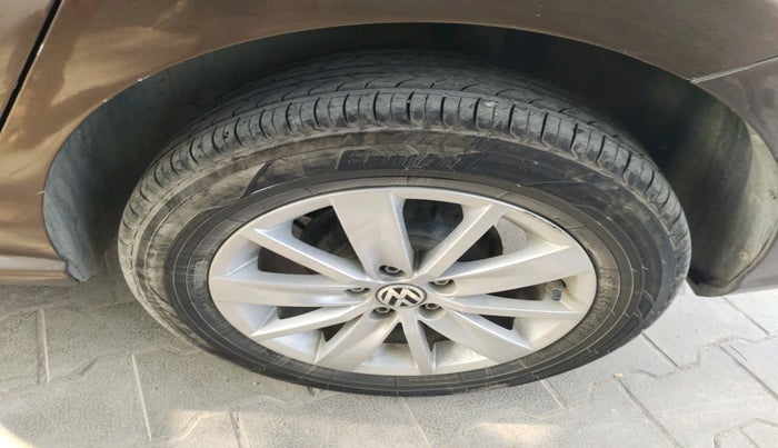 2017 Volkswagen Ameo HIGHLINE1.5L, Diesel, Manual, 1,19,635 km, tyre