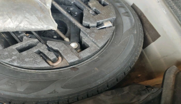 2017 Volkswagen Ameo HIGHLINE1.5L, Diesel, Manual, 1,19,635 km, tyre