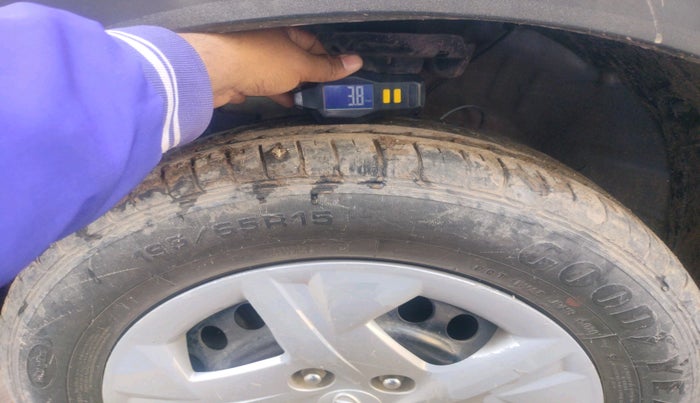 2021 Hyundai VENUE S 1.2, Petrol, Manual, 33,682 km, tyre