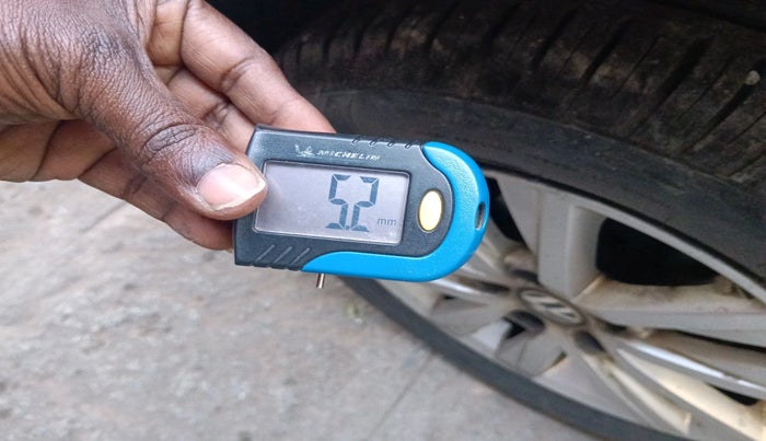 2020 Volkswagen Polo TRENDLINE 1.0L, Petrol, Manual, 30,339 km, tyre