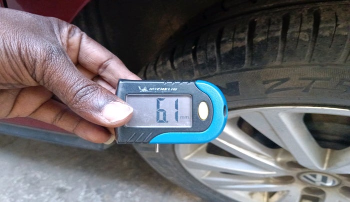 2020 Volkswagen Polo TRENDLINE 1.0L, Petrol, Manual, 30,339 km, tyre