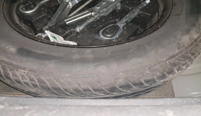 2023 MG ASTOR  SHARP 1.5 MT IVORY , Petrol, Manual, 45,636 km, tyre