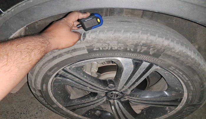 2023 MG ASTOR  SHARP 1.5 MT IVORY , Petrol, Manual, 45,636 km, tyre