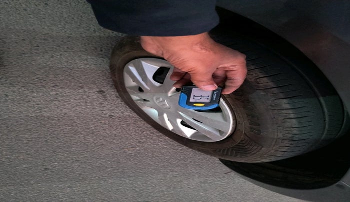 2013 Maruti Swift Dzire VXI, Petrol, Manual, 83,653 km, tyre