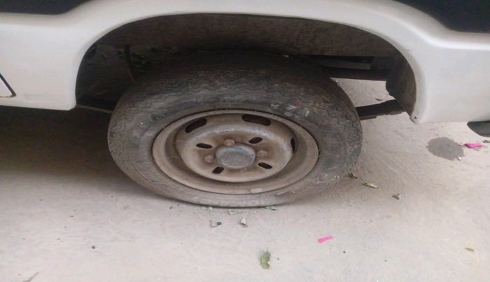 2001 Maruti OMNI E STD, Petrol, Manual, 8,23,503 km, tyre