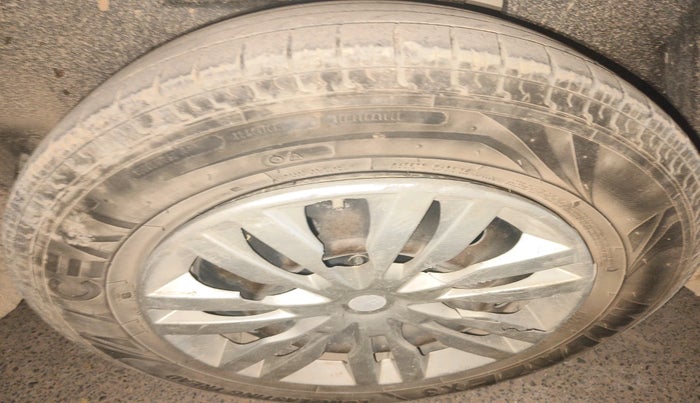 2018 Maruti Dzire VXI, Petrol, Manual, 1,76,403 km, tyre