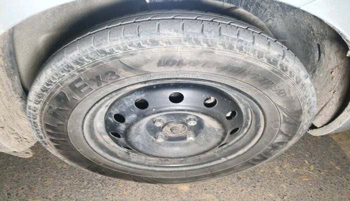 2018 Maruti Dzire VXI, Petrol, Manual, 1,76,403 km, tyre