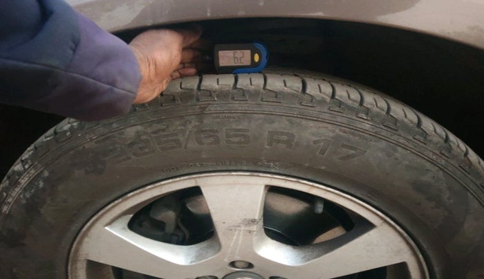 2012 Volvo XC 60 D3 Summum, Diesel, Automatic, 1,68,126 km, tyre