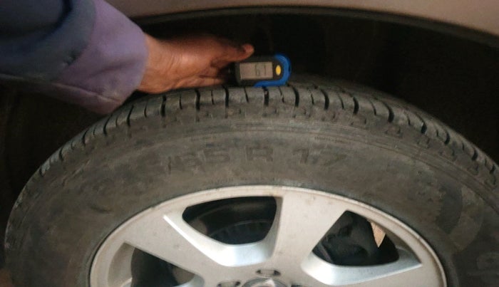 2012 Volvo XC 60 D3 Summum, Diesel, Automatic, 1,68,126 km, tyre