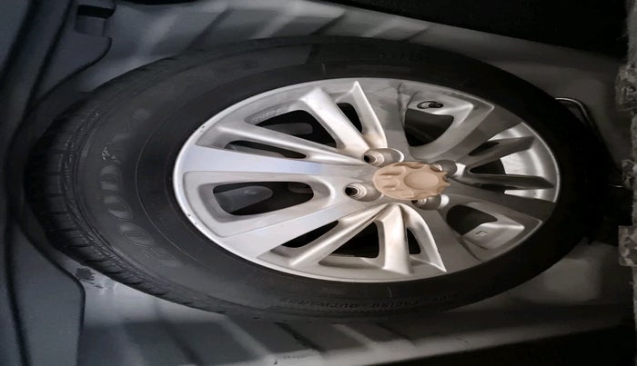 2018 Toyota YARIS VX CVT, Petrol, Automatic, 1,13,395 km, tyre