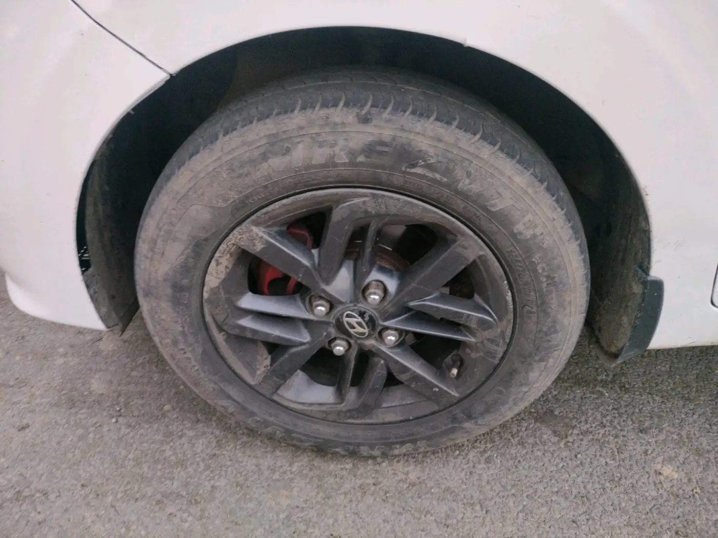 2018 Hyundai Grand i10 SPORTZ 1.2 KAPPA VTVT, CNG, Manual, 1,33,696 km, tyre