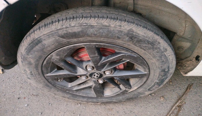 2018 Hyundai Grand i10 SPORTZ 1.2 KAPPA VTVT, Petrol, Manual, 1,33,696 km, tyre