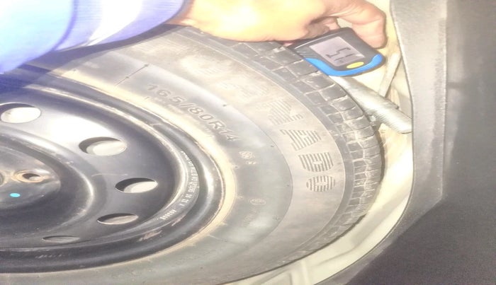 2016 Maruti Swift VXI, Petrol, Manual, 48,561 km, tyre