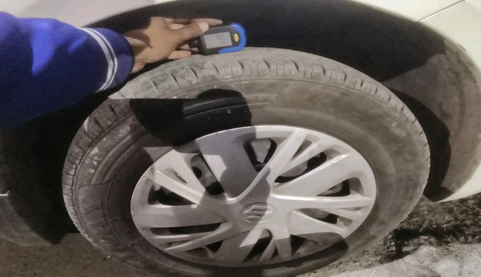 2016 Maruti Swift VXI, Petrol, Manual, 48,561 km, tyre