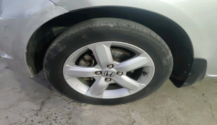 2010 Honda Jazz 1.2L I-VTEC BASE, Petrol, Manual, 1,07,395 km, tyre