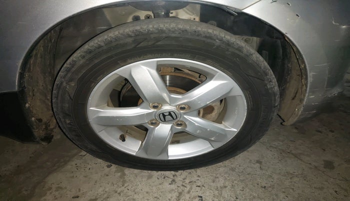 2010 Honda Jazz 1.2L I-VTEC BASE, Petrol, Manual, 1,07,395 km, tyre