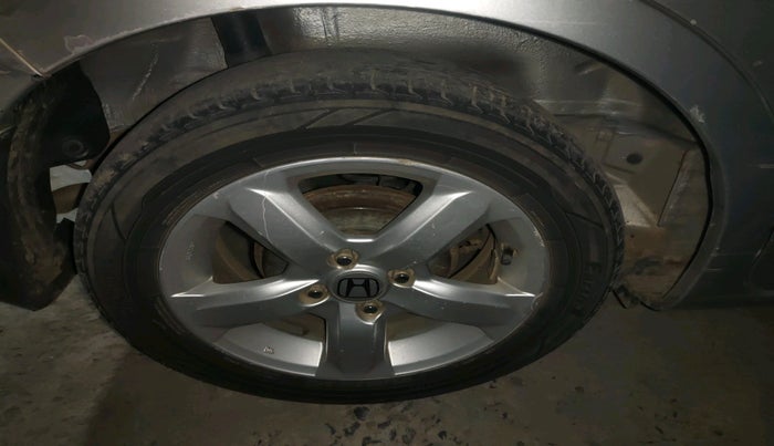 2010 Honda Jazz 1.2L I-VTEC BASE, Petrol, Manual, 1,07,395 km, tyre