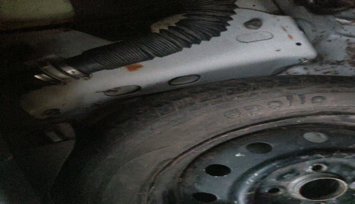 2015 Maruti Wagon R 1.0 LXI CNG, Petrol, Manual, 84,178 km, tyre