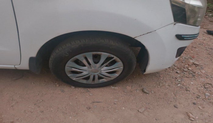 2015 Maruti Wagon R 1.0 LXI CNG, Petrol, Manual, 84,178 km, tyre