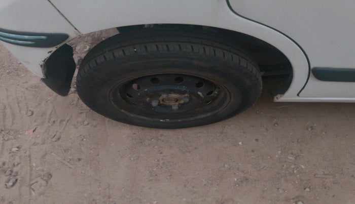 2015 Maruti Wagon R 1.0 LXI CNG, Petrol, Manual, 84,178 km, tyre