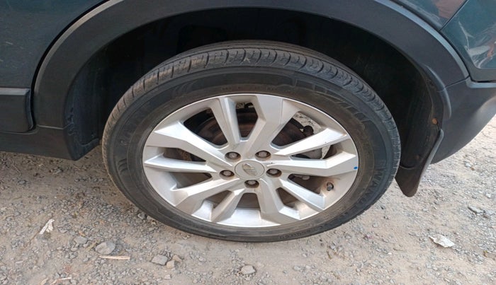 2021 Mahindra XUV300 W8 1.2 PETROL, Petrol, Manual, 58,453 km, tyre