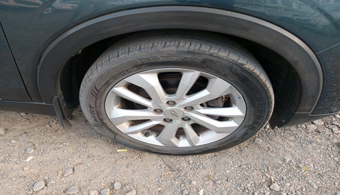 2021 Mahindra XUV300 W8 1.2 PETROL, Petrol, Manual, 58,453 km, tyre