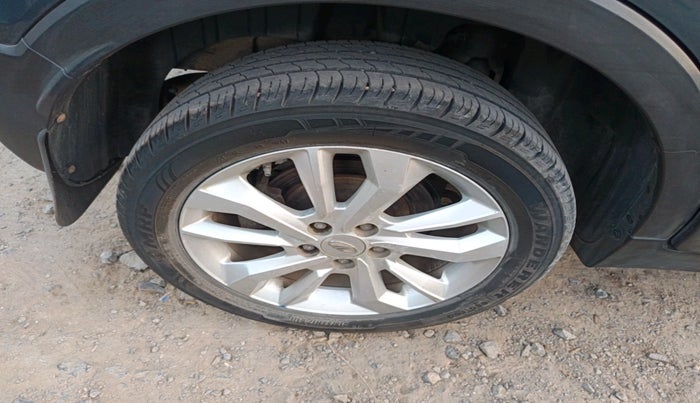 2021 Mahindra XUV300 W8 1.2 PETROL, Petrol, Manual, 58,453 km, tyre