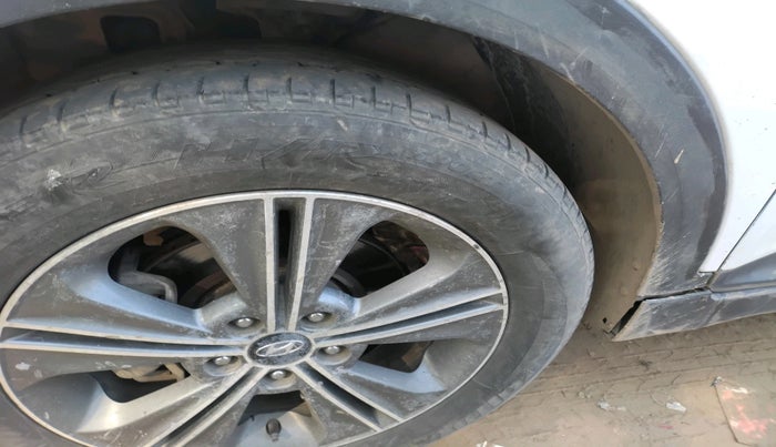 2018 Hyundai Creta SX PLUS 1.6 DIESEL, Diesel, Manual, 2,22,224 km, tyre