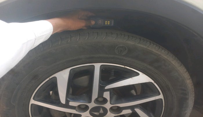 2022 Mahindra XUV300 W8 (O) 1.5 DIESEL, Diesel, Manual, 77,524 km, tyre