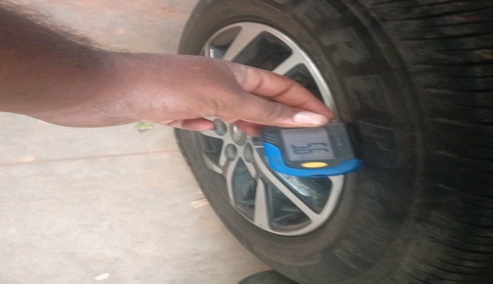 2022 Mahindra XUV300 W8 (O) 1.2 PETROL, Petrol, Manual, 9,992 km, tyre