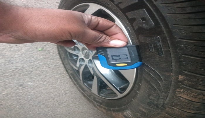 2022 Mahindra XUV300 W8 (O) 1.2 PETROL, Petrol, Manual, 9,992 km, tyre