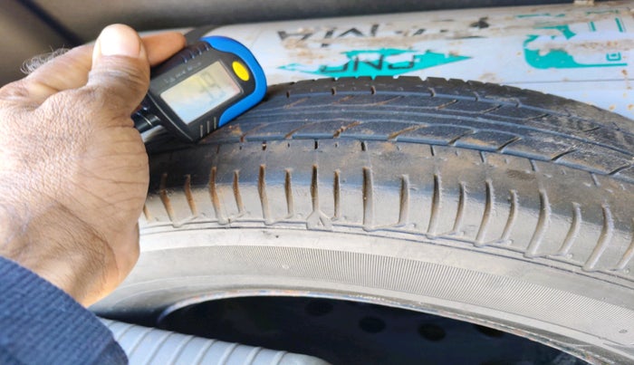 2012 Hyundai i10 MAGNA 1.2, Petrol, Manual, 1,04,916 km, tyre