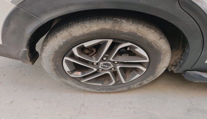 2022 KIA CARENS LUXURY PLUS 1.4 PETROL 7 STR, Petrol, Manual, 25,292 km, tyre