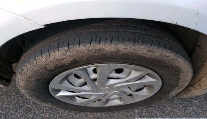 2016 Maruti Swift Dzire LXI, Petrol, Manual, 86,825 km, tyre